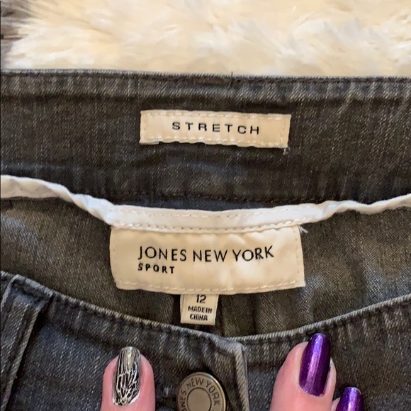 Adorable Jones New York grey jeans 👖 bling! - Picture 5 of 6